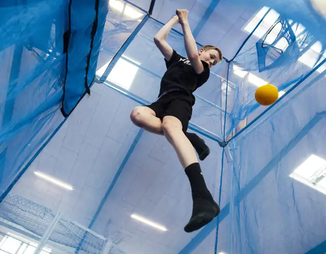 Hop højere, grin mere og mærk pulsen med Aeroball